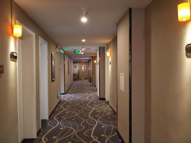 7 Days Premium (Peking Union Medical College Hospital Chaoyangmen Dongsi Subway Station) 2*
