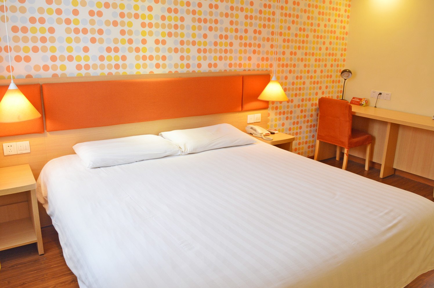 Homeinn Selected Hotel (Shijiazhuang Jinzhou Railway Station Zhongxing Road) 3*