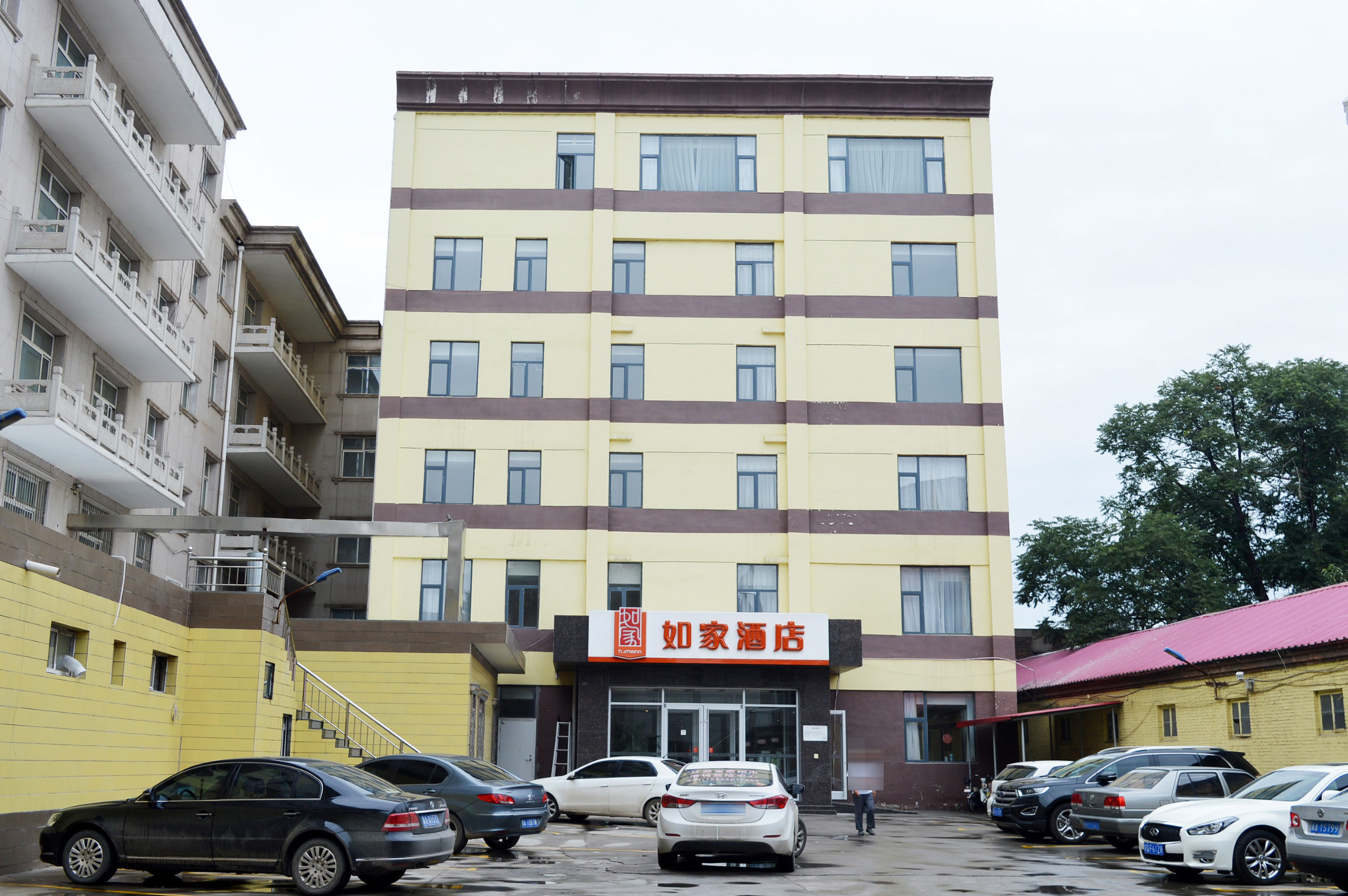 Homeinn Selected Hotel (Shijiazhuang Jinzhou Railway Station Zhongxing Road) 3*
