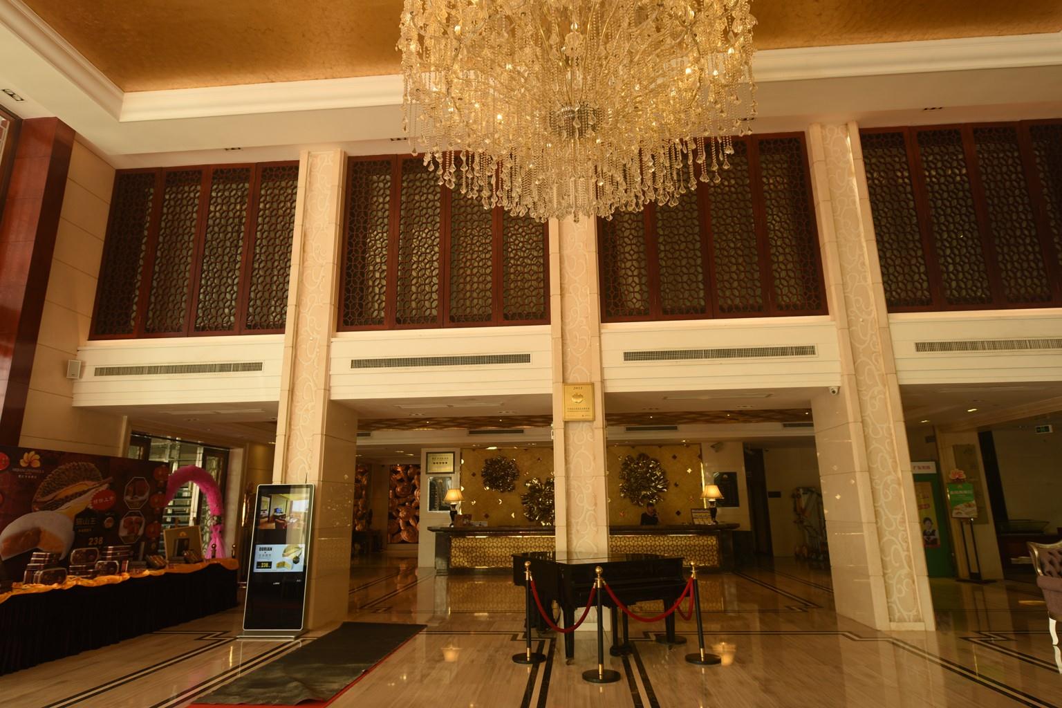 Hejiang Peninsula Hotel 3*