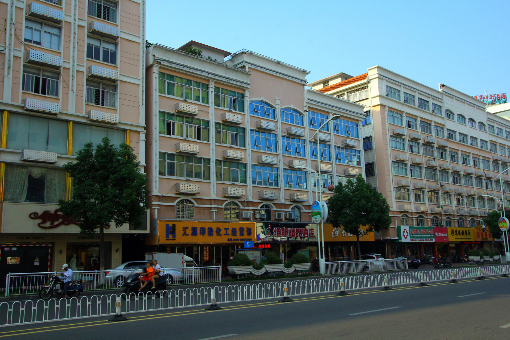 Booz Hotel (Shishi Dehui Plaza) 2*