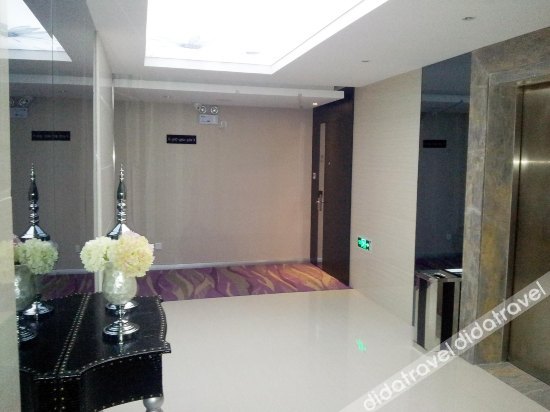 Booz Hotel (Shishi Dehui Plaza) 2*