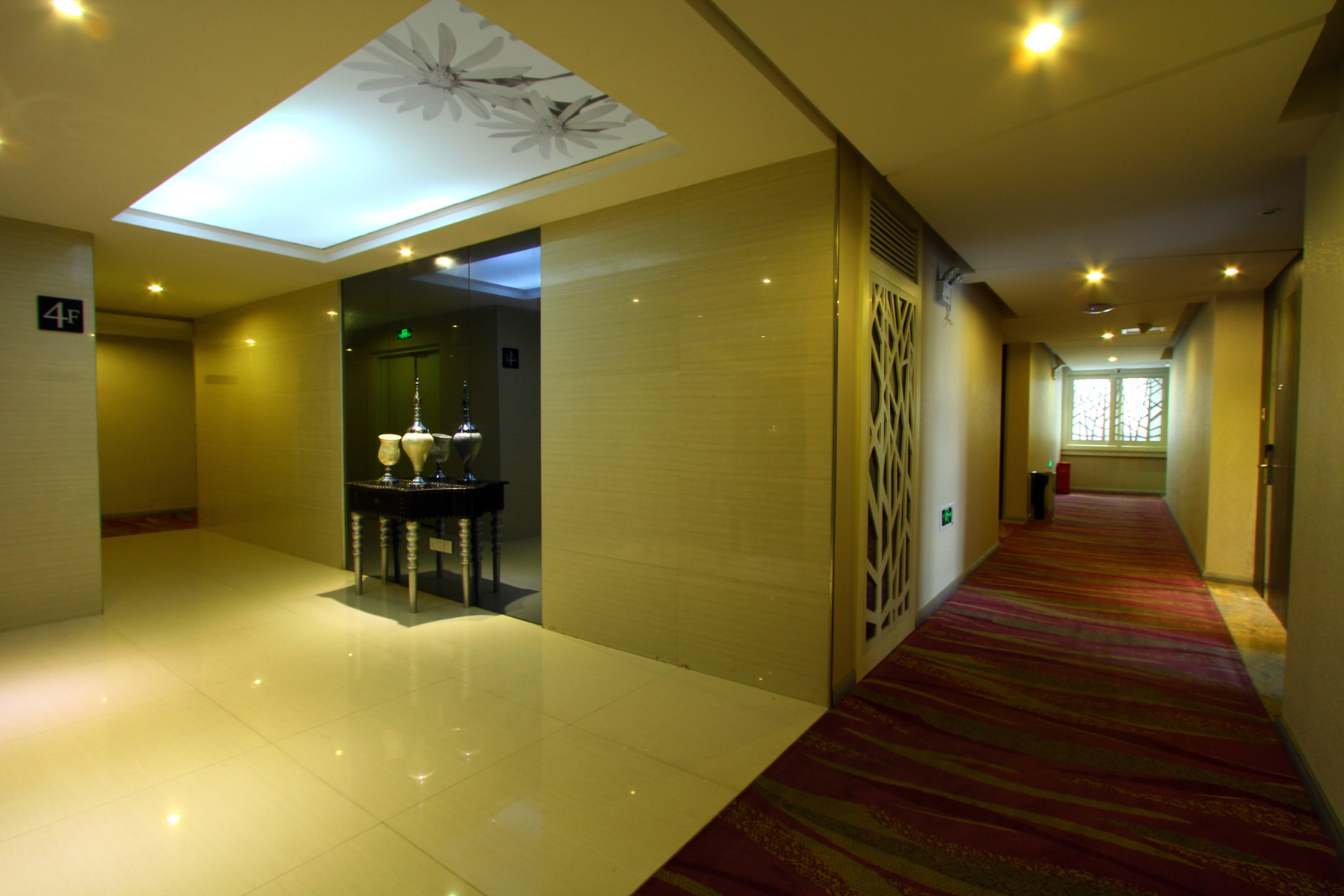 Booz Hotel (Shishi Dehui Plaza) 2*