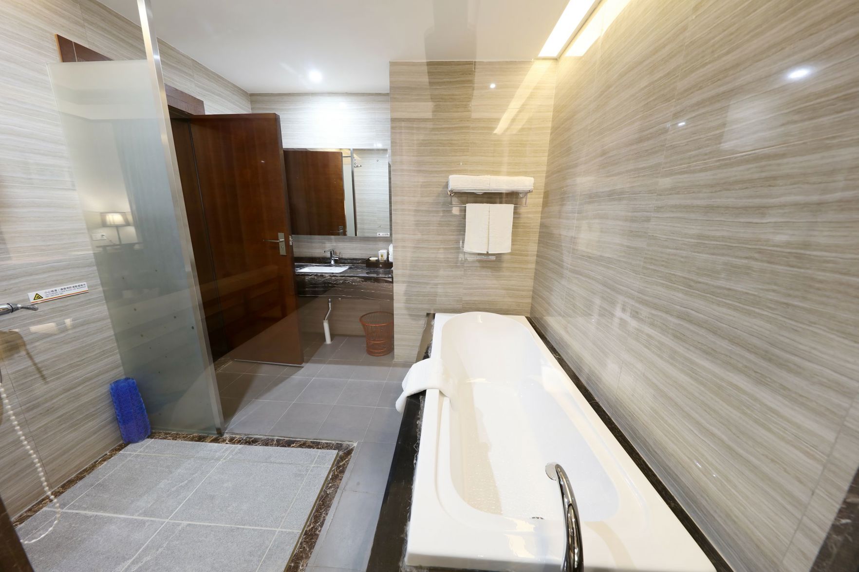 Super 8 Hotel (Nanning Long'an High-speed Railway Station) 2*