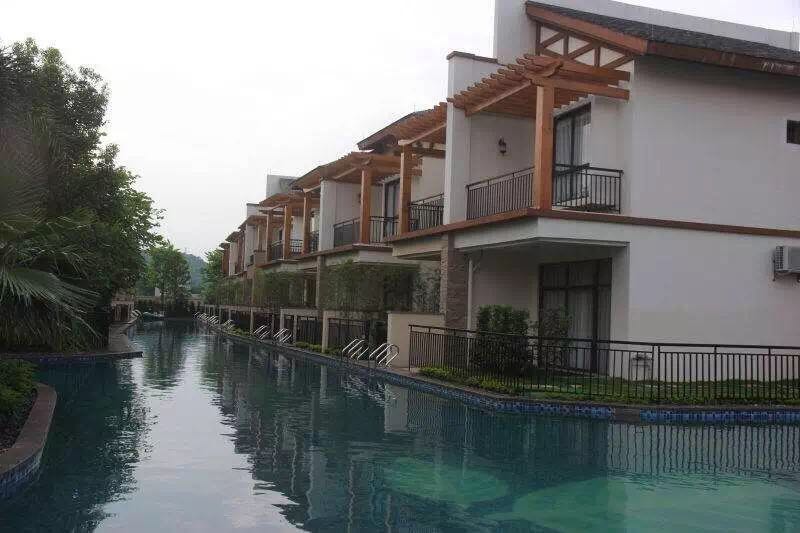 Baodun Lake Hushan Hot Spring Resort 5*