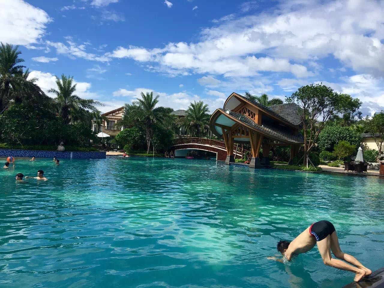 Baodun Lake Hushan Hot Spring Resort 5*