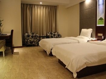 GreenTree Inn Nantong Tongzhou Shiji Avenue Jianghaihuangdu Express Ho 2*