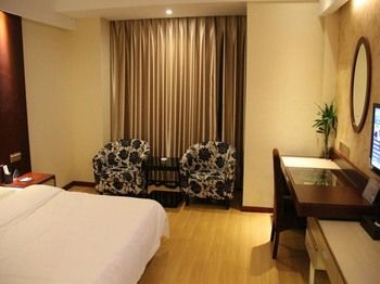 GreenTree Inn Nantong Tongzhou Shiji Avenue Jianghaihuangdu Express Ho 2*