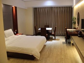 GreenTree Inn Nantong Tongzhou Shiji Avenue Jianghaihuangdu Express Ho 2*