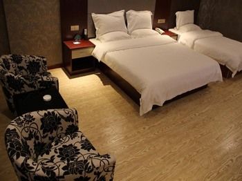 GreenTree Inn Nantong Tongzhou Shiji Avenue Jianghaihuangdu Express Ho 2*