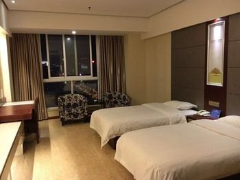 GreenTree Inn Nantong Tongzhou Shiji Avenue Jianghaihuangdu Express Ho 2*