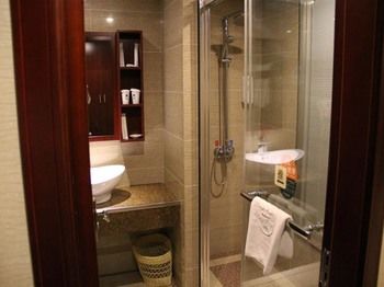 GreenTree Inn Nantong Tongzhou Shiji Avenue Jianghaihuangdu Express Ho 2*