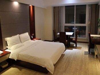 GreenTree Inn Nantong Tongzhou Shiji Avenue Jianghaihuangdu Express Ho 2*
