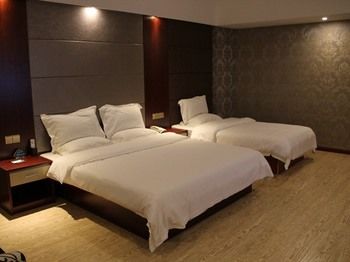 GreenTree Inn Nantong Tongzhou Shiji Avenue Jianghaihuangdu Express Ho 2*