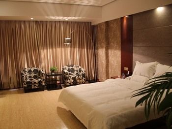 GreenTree Inn Nantong Tongzhou Shiji Avenue Jianghaihuangdu Express Ho 2*