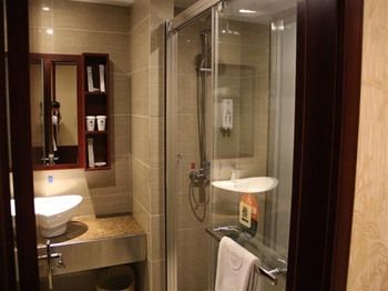 GreenTree Inn Nantong Tongzhou Shiji Avenue Jianghaihuangdu Express Ho 2*