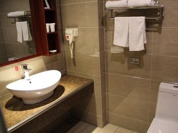 GreenTree Inn Nantong Tongzhou Shiji Avenue Jianghaihuangdu Express Ho 2*