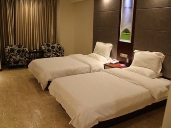 GreenTree Inn Nantong Tongzhou Shiji Avenue Jianghaihuangdu Express Ho 2*