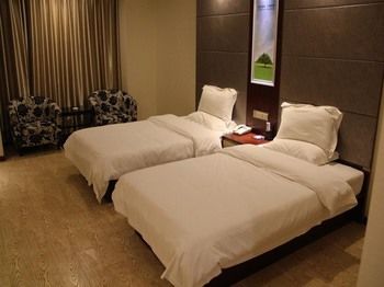 GreenTree Inn Nantong Tongzhou Shiji Avenue Jianghaihuangdu Express Ho 2*