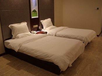 GreenTree Inn Nantong Tongzhou Shiji Avenue Jianghaihuangdu Express Ho 2*