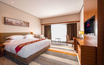 Zhuhai Meiqiu Fino Hotel (Qianshan Huanyucheng Branch) 4*