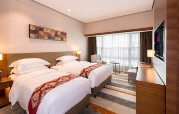 Zhuhai Meiqiu Fino Hotel (Qianshan Huanyucheng Branch) 4*
