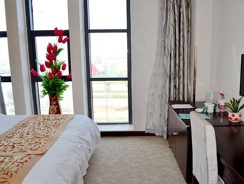 GreenTree Inn (Yancheng West Passenger Station Damagou Ecological Park ) 2*