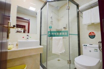 GreenTree Inn (Yancheng West Passenger Station Damagou Ecological Park ) 2*