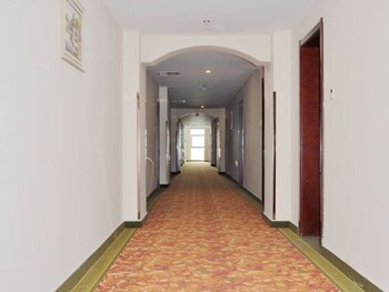 GreenTree Inn (Yancheng West Passenger Station Damagou Ecological Park ) 2*
