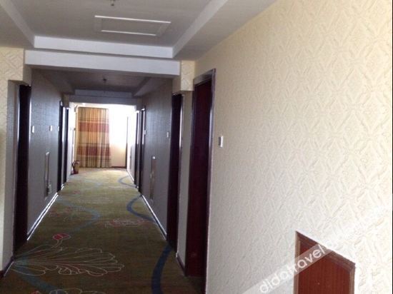 Baoshu Boyue Hotel 2*