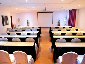 GreenTree Inn Yancheng Dongtai Jianggang Yingbin Road Gangcheng Avenue 2*