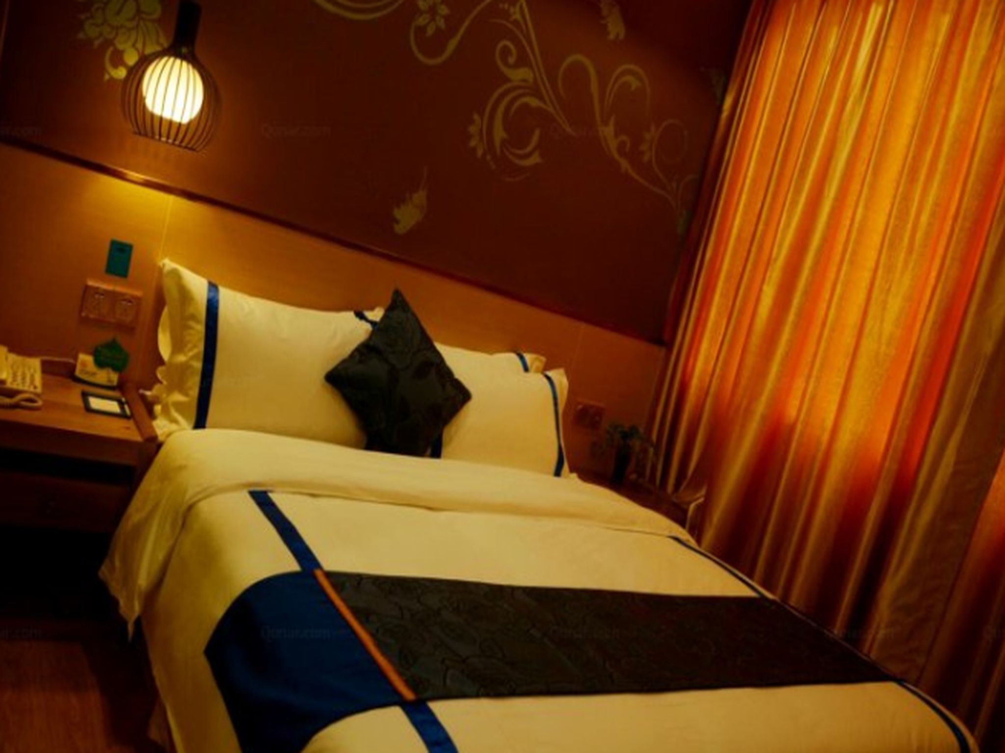 Buckton Boutique Hotel (Shenzhen Dongmen Pedestrian Street Shaibu Subway Station) 2*