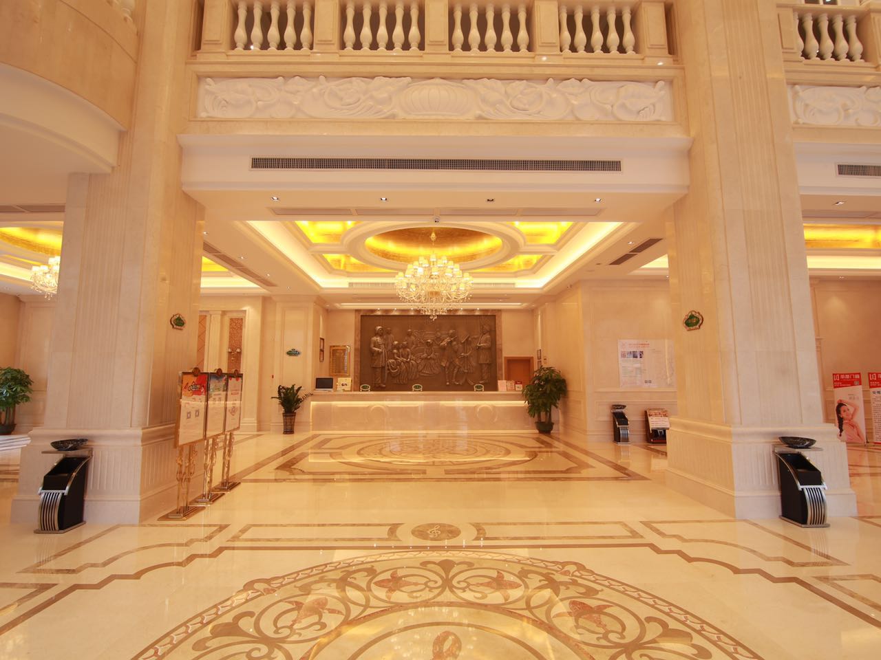 Vienna Hotel Foshan West Station Shishan Luo Village 3*