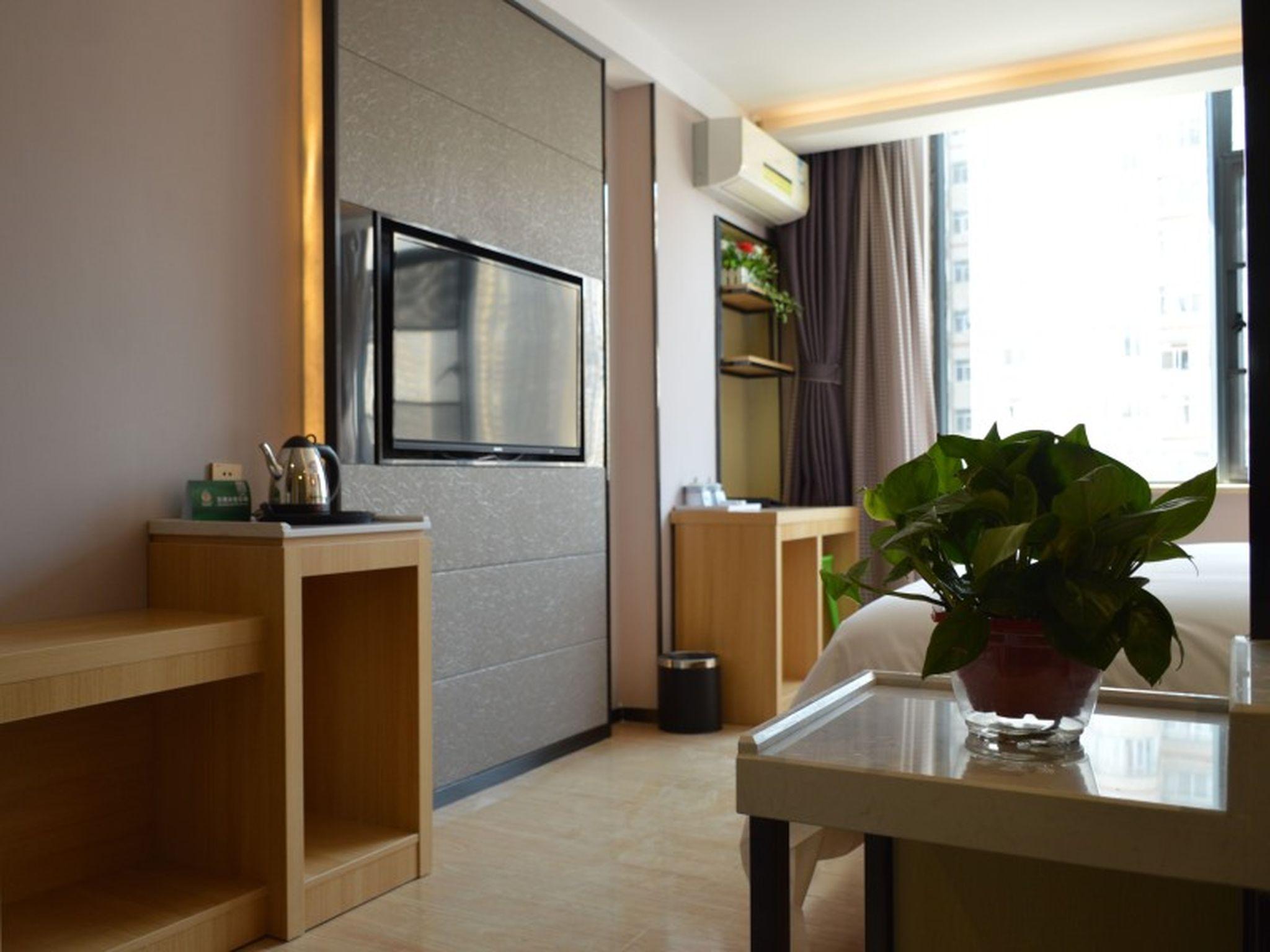 GreenTree Alliance Hotel (Kunming Chuanjin Road Subway Station) 2*