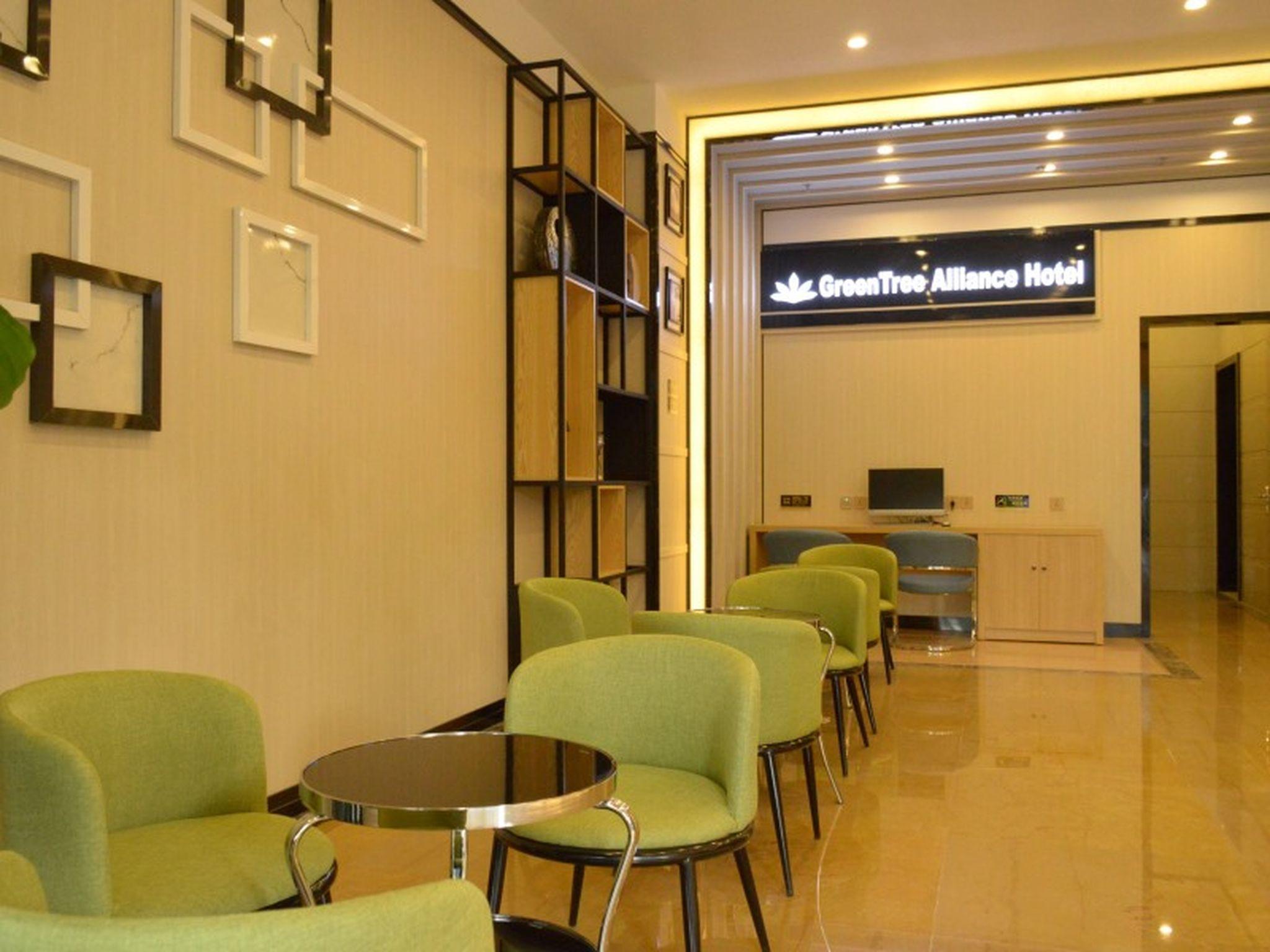 GreenTree Alliance Hotel (Kunming Chuanjin Road Subway Station) 2*