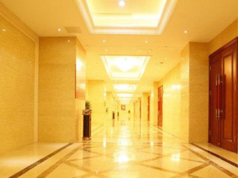 Home Inn Select (Yancheng No.1 Middle School Jinying Shopping Center Branch) 3*