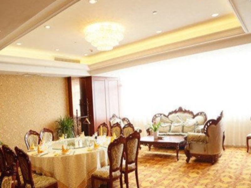 Home Inn Select (Yancheng No.1 Middle School Jinying Shopping Center Branch) 3*
