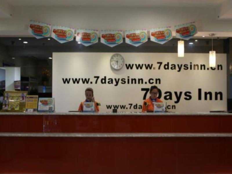 7 Days Premium Hotel (Zhangjiajie Tianmen Mountain Cableway Dayong Ancient City Branch) 2*