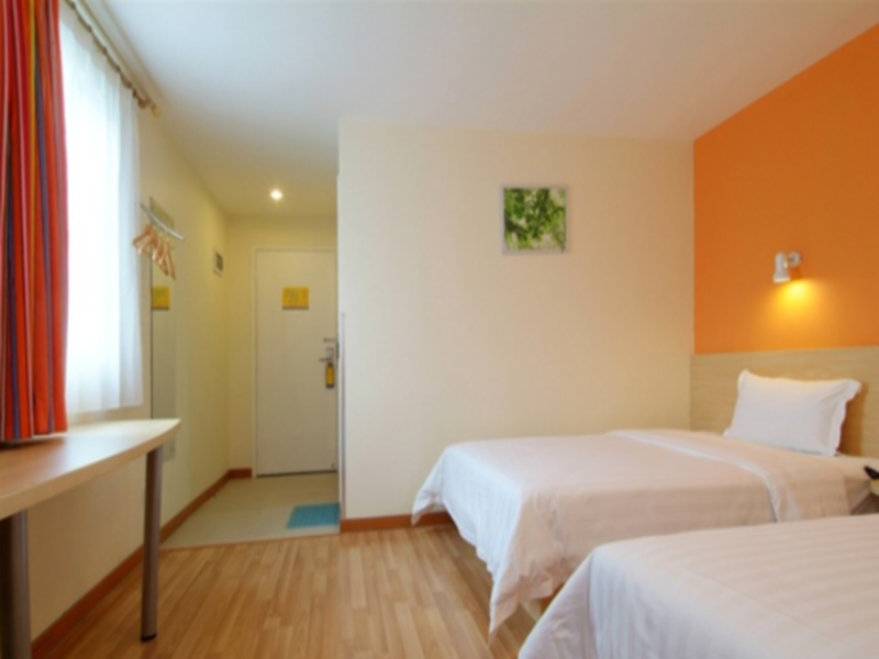 7 Days Inn (Shenzhen Longgang Shuanglong Subway Station ) 2*