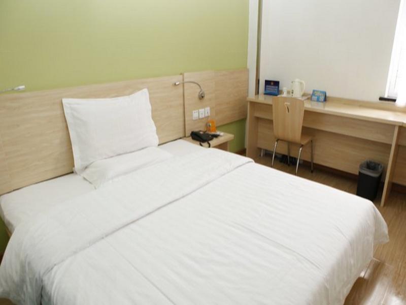 7 Days Inn Beijing Guomao Sihuidong Metro Station 2*