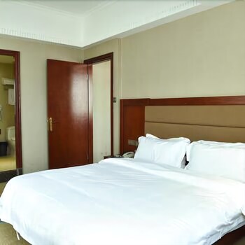 Junhua Hotel (Shantou University Road Branch) 3*