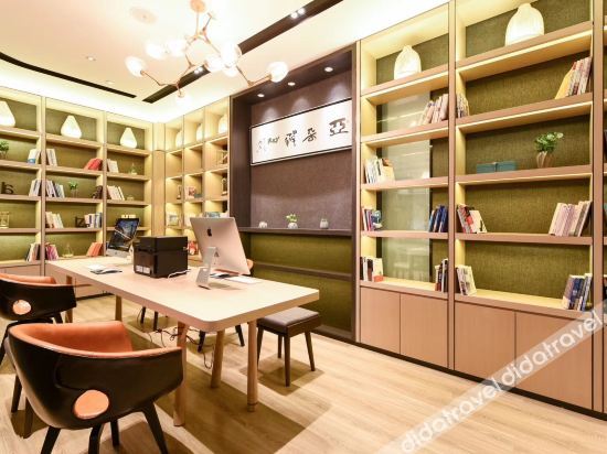 Atour Hotel (Langfang  Wanda Plaza Xichang Road) 4*