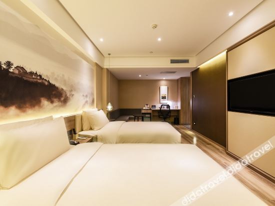 Atour Hotel (Langfang  Wanda Plaza Xichang Road) 4*