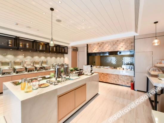 Atour Hotel (Langfang  Wanda Plaza Xichang Road) 4*