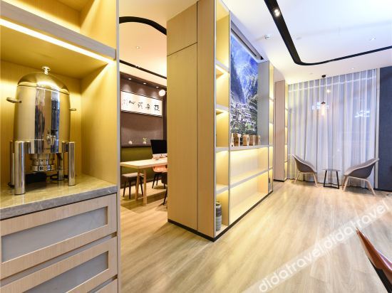 Atour Hotel (Langfang  Wanda Plaza Xichang Road) 4*