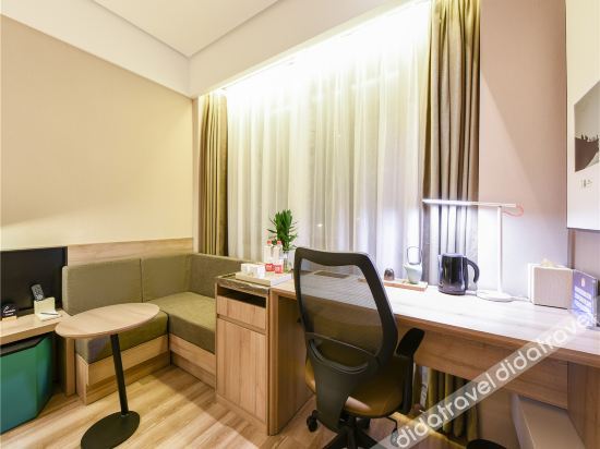 Atour Hotel (Langfang  Wanda Plaza Xichang Road) 4*