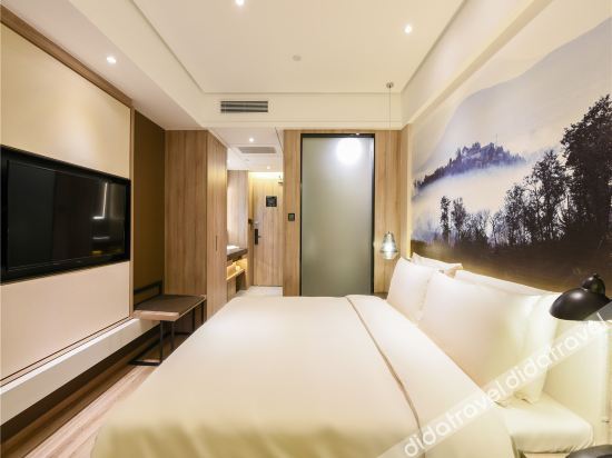 Atour Hotel (Langfang  Wanda Plaza Xichang Road) 4*