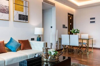 Platinum Stearns Hotel 0*
