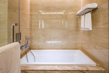 Platinum Stearns Hotel 0*