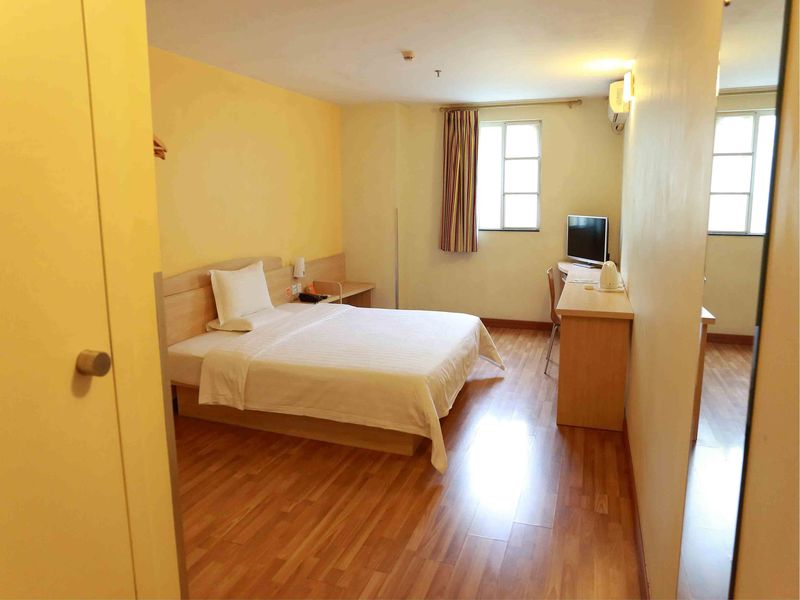7Days Inn chain hotel (Dongguan Liaobu Walmart) 2*